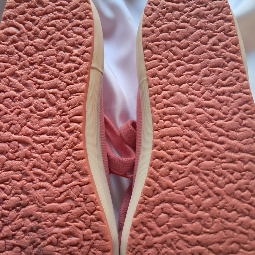 Lacoste Womens Pink Canvas Sneakers Sz 8 LIKE NEW! - Picture 14 of 14
